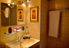 Carmen Art Hotel