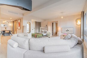Yuna Porte Maillot - ApartHotel