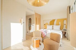 Yuna Porte Maillot - ApartHotel