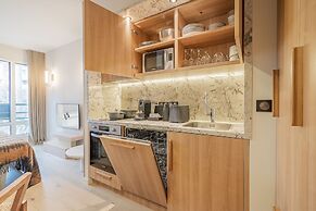 Yuna Porte Maillot - ApartHotel