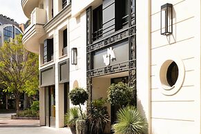 Yuna Porte Maillot - ApartHotel