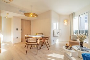 Yuna Porte Maillot - ApartHotel