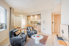 Yuna Porte Maillot - ApartHotel
