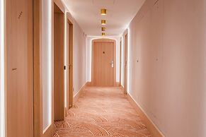 Yuna Porte Maillot - ApartHotel