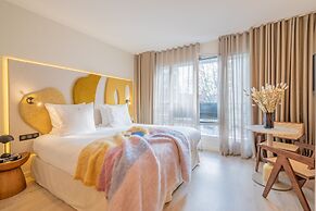 Yuna Porte Maillot - ApartHotel