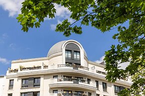 Yuna Porte Maillot - ApartHotel