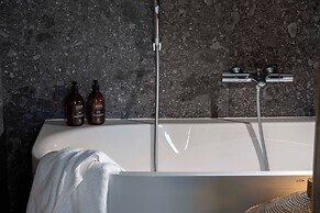 Yuna Porte Maillot - ApartHotel