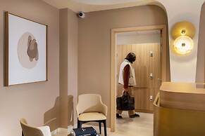 Yuna Porte Maillot - ApartHotel