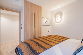 Yuna Porte Maillot - ApartHotel