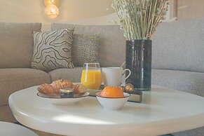 Yuna Porte Maillot - ApartHotel