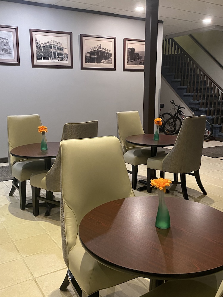 Le Voyageur Inn