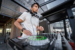 Le Chalet by Amirsoy
