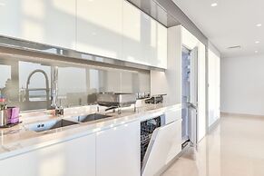 Posh Oceanfront 2BR in Bluewaters Island