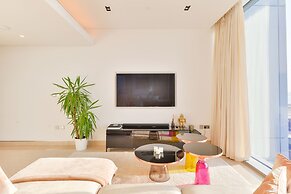 Posh Oceanfront 2BR in Bluewaters Island