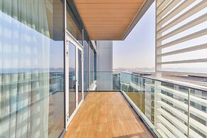 Posh Oceanfront 2BR in Bluewaters Island