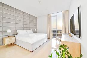 Posh Oceanfront 2BR in Bluewaters Island