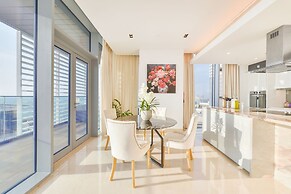 Posh Oceanfront 2BR in Bluewaters Island