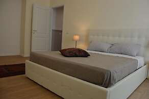 Luxury Three Bedroom Flat in Rome Center