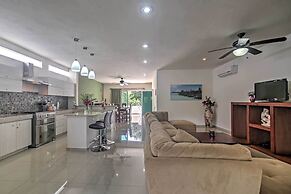 Casa Esmeralda w/ Pool Access & Furnished Patio!