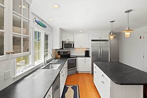 2 Bicycles Provided! Cape Cod Cottage w/ Deck