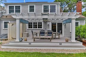 2 Bicycles Provided! Cape Cod Cottage w/ Deck