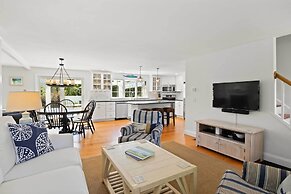 2 Bicycles Provided! Cape Cod Cottage w/ Deck