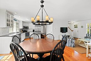 2 Bicycles Provided! Cape Cod Cottage w/ Deck