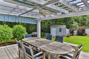 2 Bicycles Provided! Cape Cod Cottage w/ Deck
