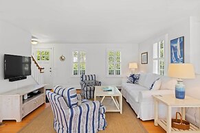 2 Bicycles Provided! Cape Cod Cottage w/ Deck