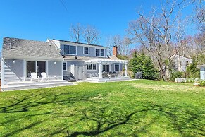 2 Bicycles Provided! Cape Cod Cottage w/ Deck