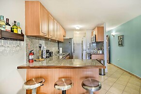 Breezy Condo w/ Ocean View Balcony: Walk to Beach!