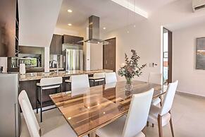 Penthouse w/ Infinity Pool & Golf Course in Akumal