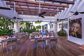 Grand Oasis Riviera