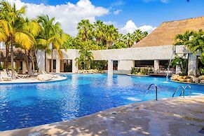 Grand Oasis Riviera
