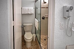 Bolongo Bay Oceanfront Condo w/ Community Pool!