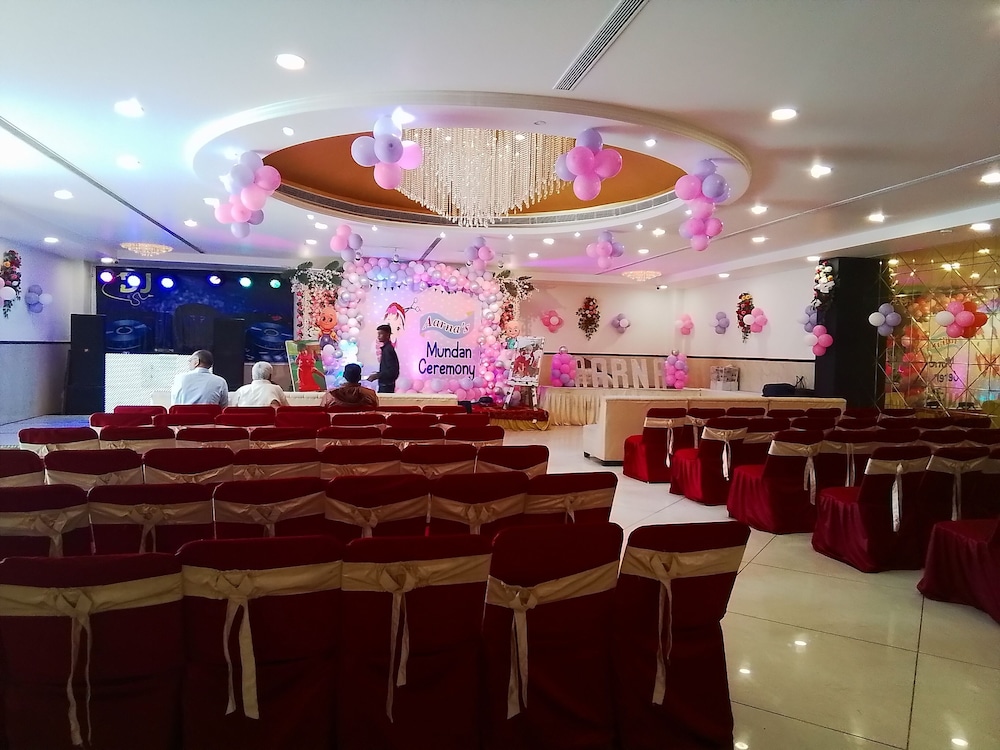 Hotel Vibharaj Palace