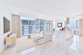 Luxury 2BR plus maids room in Bluewaters