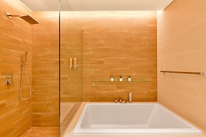 Luxury 2BR plus maids room in Bluewaters