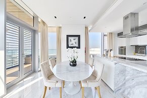 Luxury 2BR plus maids room in Bluewaters