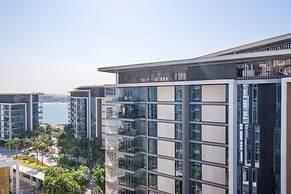 Luxury 2BR plus maids room in Bluewaters
