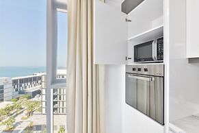 Luxury 2BR plus maids room in Bluewaters