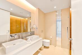 Luxury 2BR plus maids room in Bluewaters
