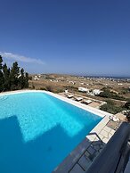 Luxurious Villa Oasis in Paros