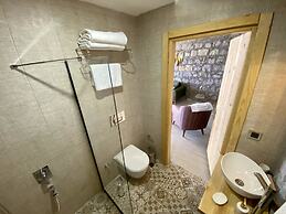 Assos Karadut Taş Otel