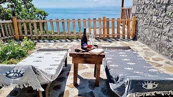 Assos Karadut Taş Otel