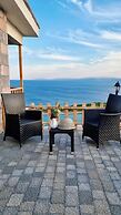 Assos Karadut Taş Otel