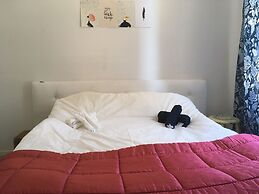 Beautiful 1- Bed Studio in Sollentuna
