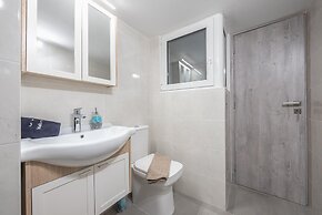Supreme Suite With Balcony by Cloudkeys
