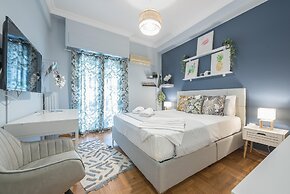 Urban City Apartment by Cloudkeys