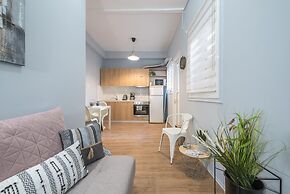 Urban City Apartment by Cloudkeys
